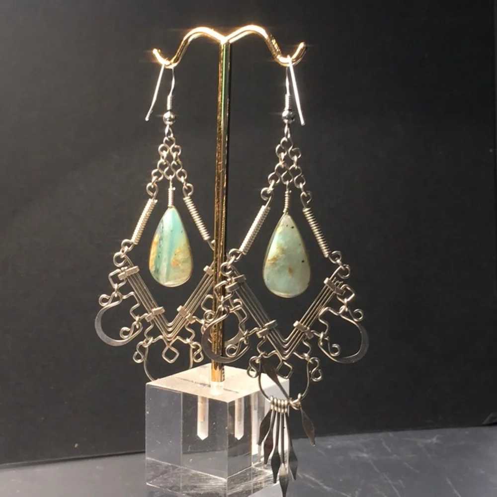 Silver & green stone dangle earrings 4” EUC pierced/fishhook. Stunning bohemian - Picture 8 of 8